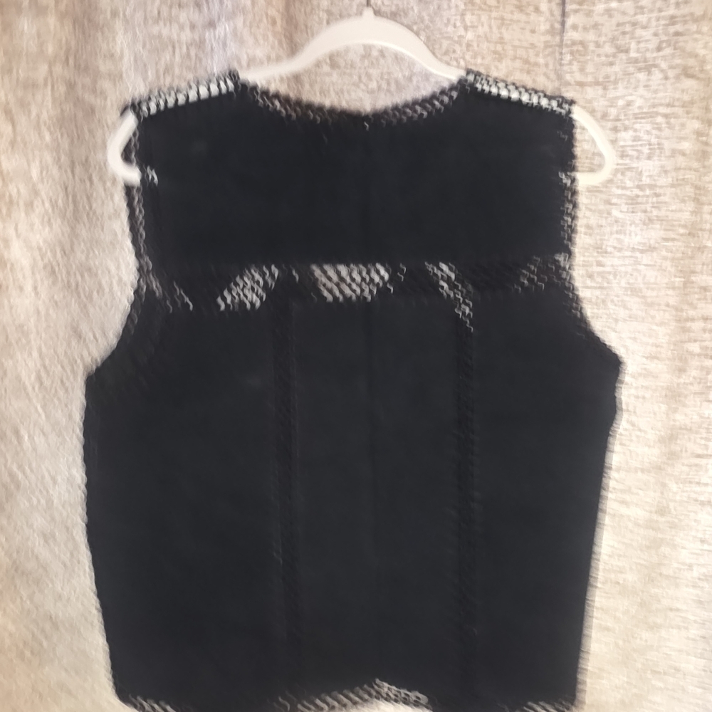 Black Crochet Trim Vest - Picture 3 of 9